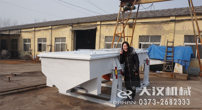 寶珠砂直線(xiàn)振動(dòng)篩分機(jī) 寶珠砂直線(xiàn)振動(dòng)篩分機(jī)