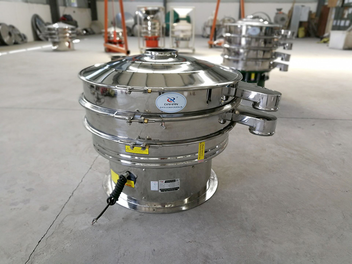全不銹鋼振動(dòng)篩整機(jī)采用不銹鋼拋光而成，干凈衛(wèi)生，可避免原料被污染